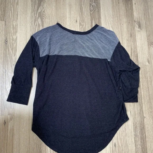 WESTERN Michigan Top - Picture 3 of 4